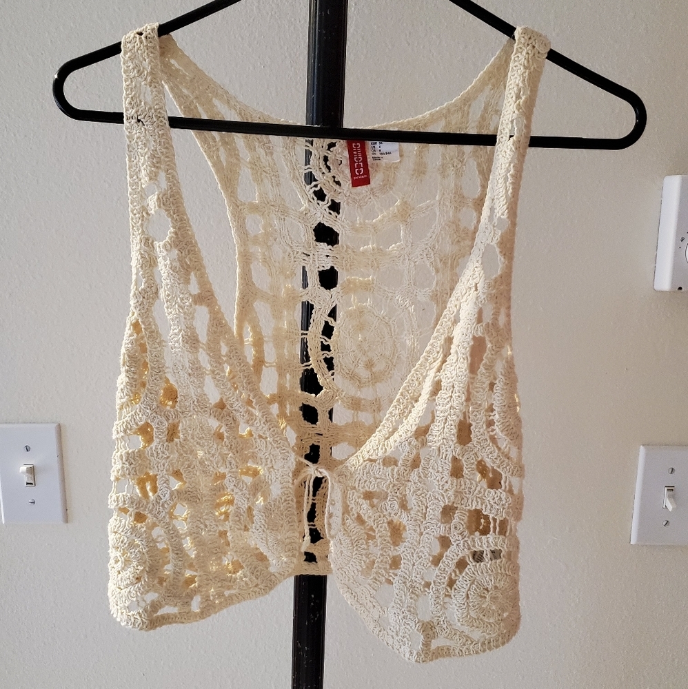 B2G1 FREE, H&M vest